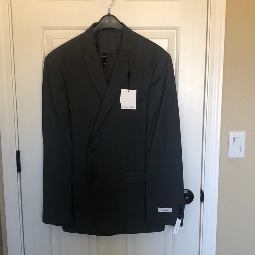 NWT Calvin Klein Men’s business suit size 46